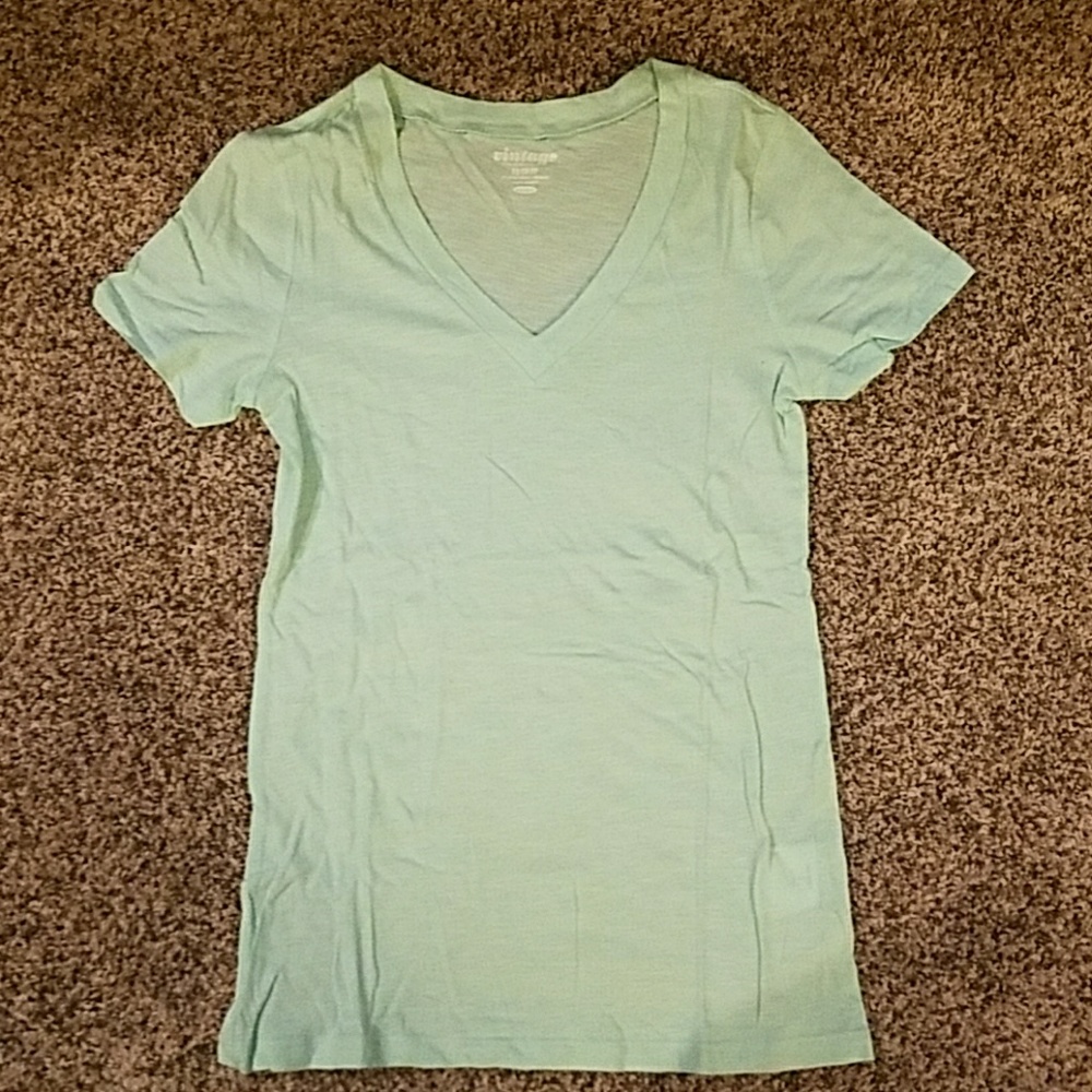 V neck Old Navy t-shirt